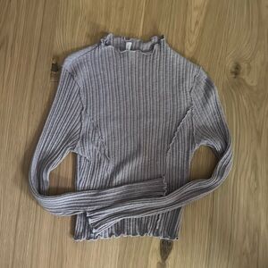 Gray Ribbed Turtleneck Longsleeve- Altr'd State
